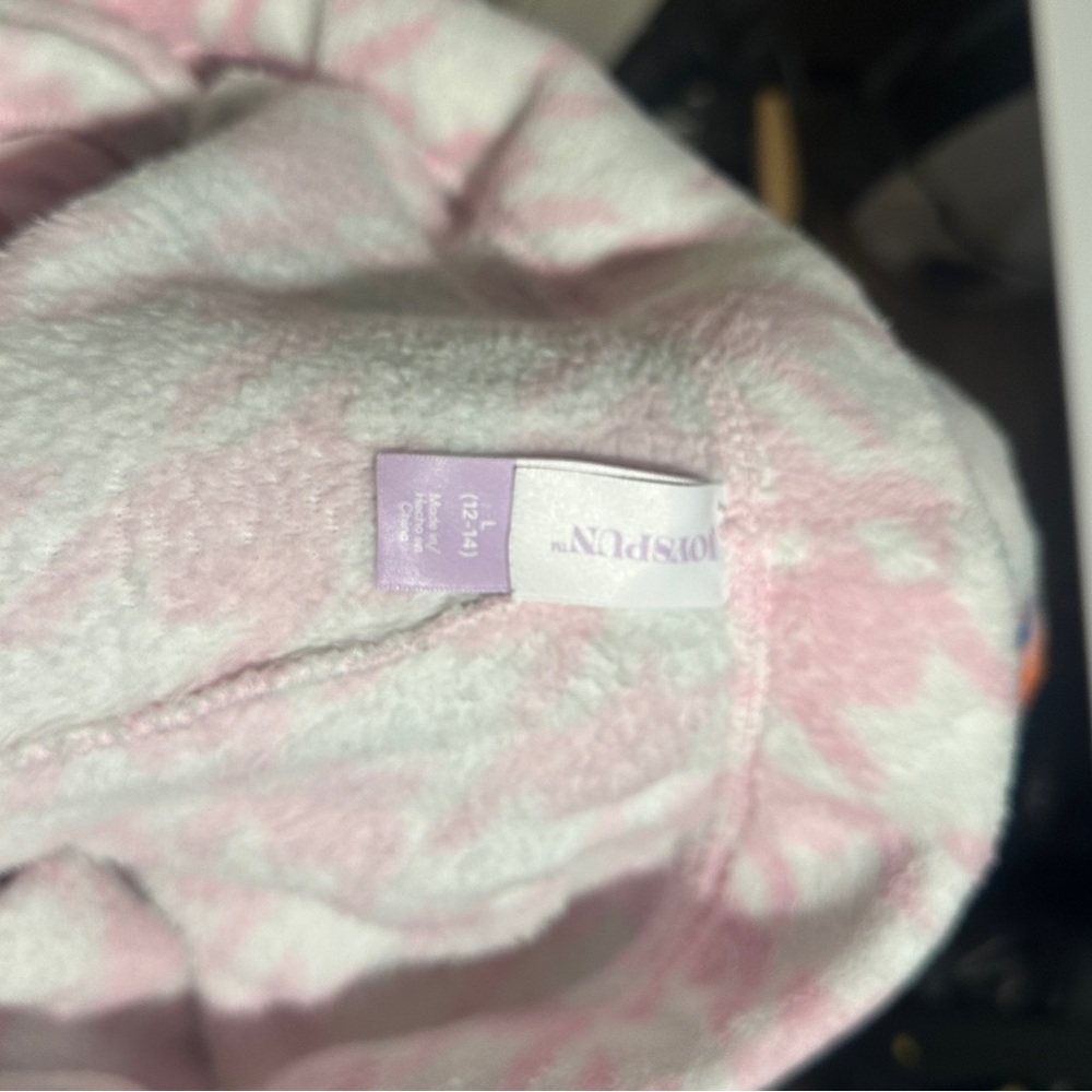 Joyspum Pink and White Cozy Top